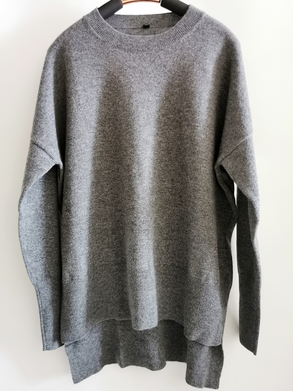 Cashmere classic round neck sweater