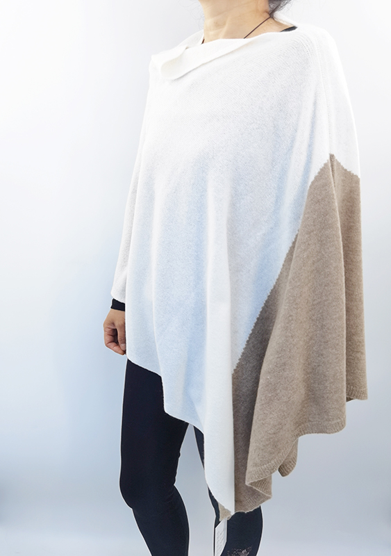 Cable Knit Poncho contrast color