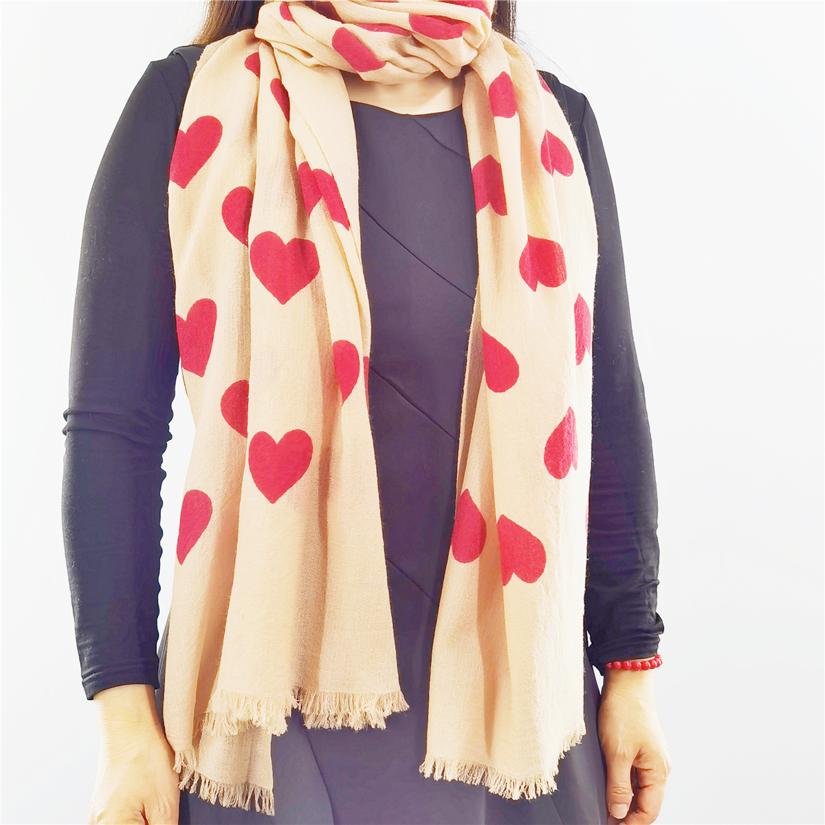 Worsted woven shawl heart print