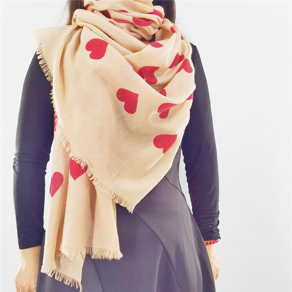 Worsted woven shawl heart print