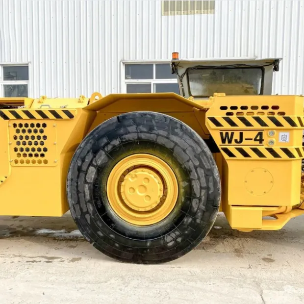 Copper mine underground scraperloading hauling dumping vehicle