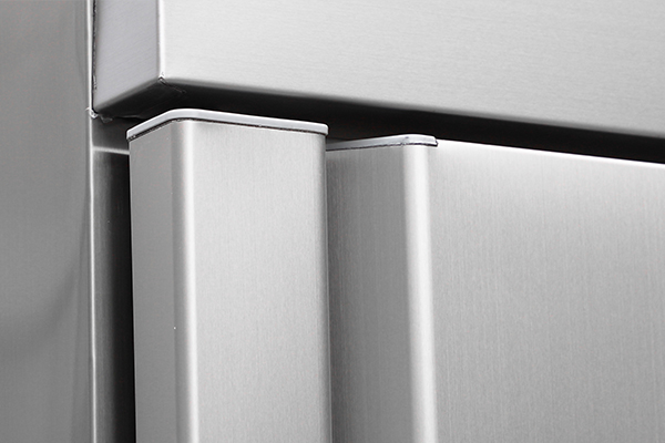 652L Single Solid Wing Door Refrigerator