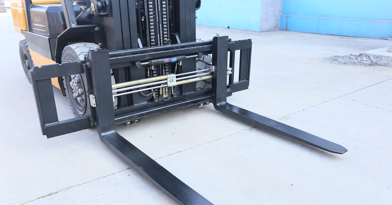 Ten tips for avoiding forklift damage to pallets.