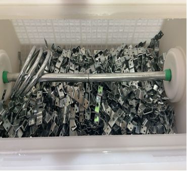 How to adjust the current distribution in the electroplating process to ensure uniform coating?
