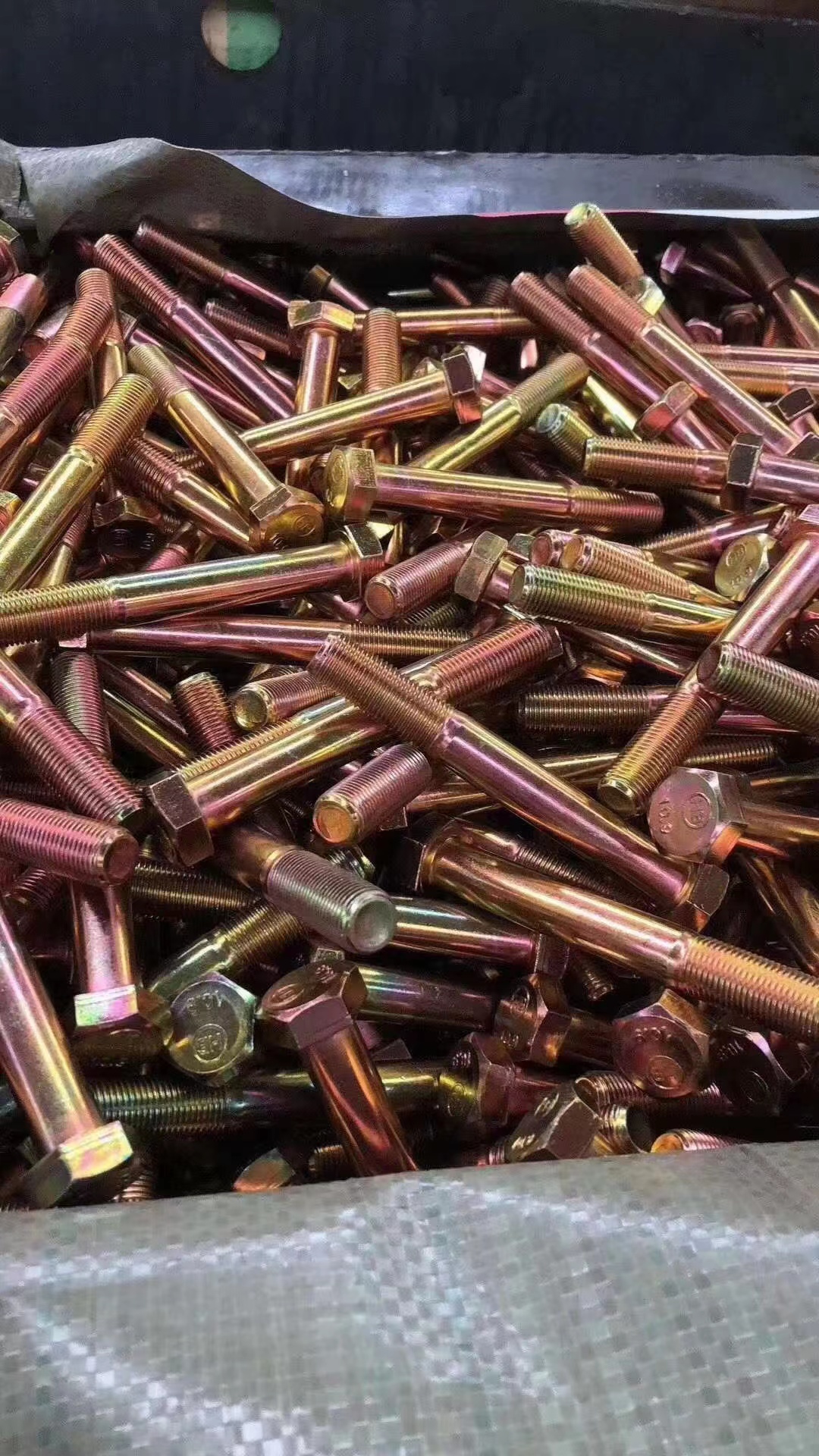 What are the common ways of removing hydrogen from fasteners?