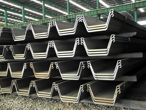 What are the similarities and differences in the export situation of steel between 2015 and 2025?