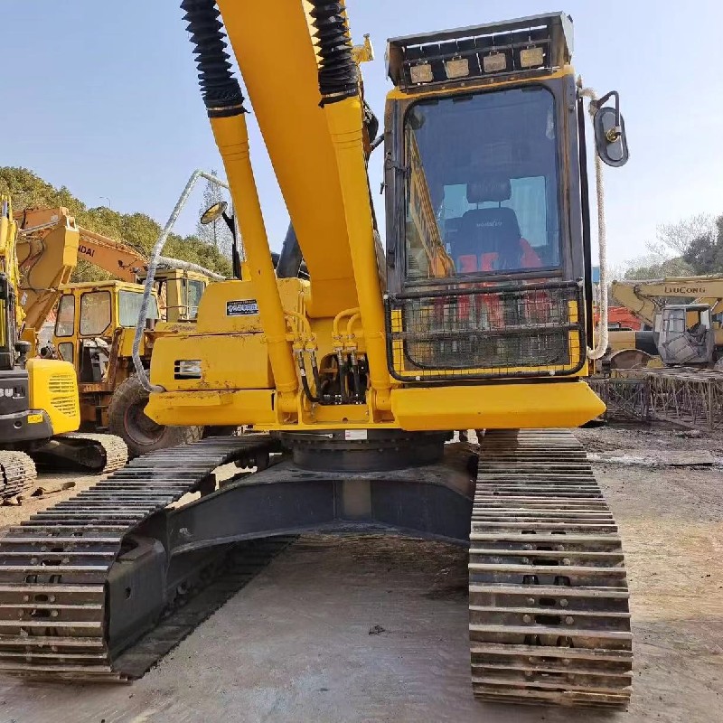 Japan Surplus Backhoe Komatsu 20 TON PC200-8 Hydraulic Crawler ...