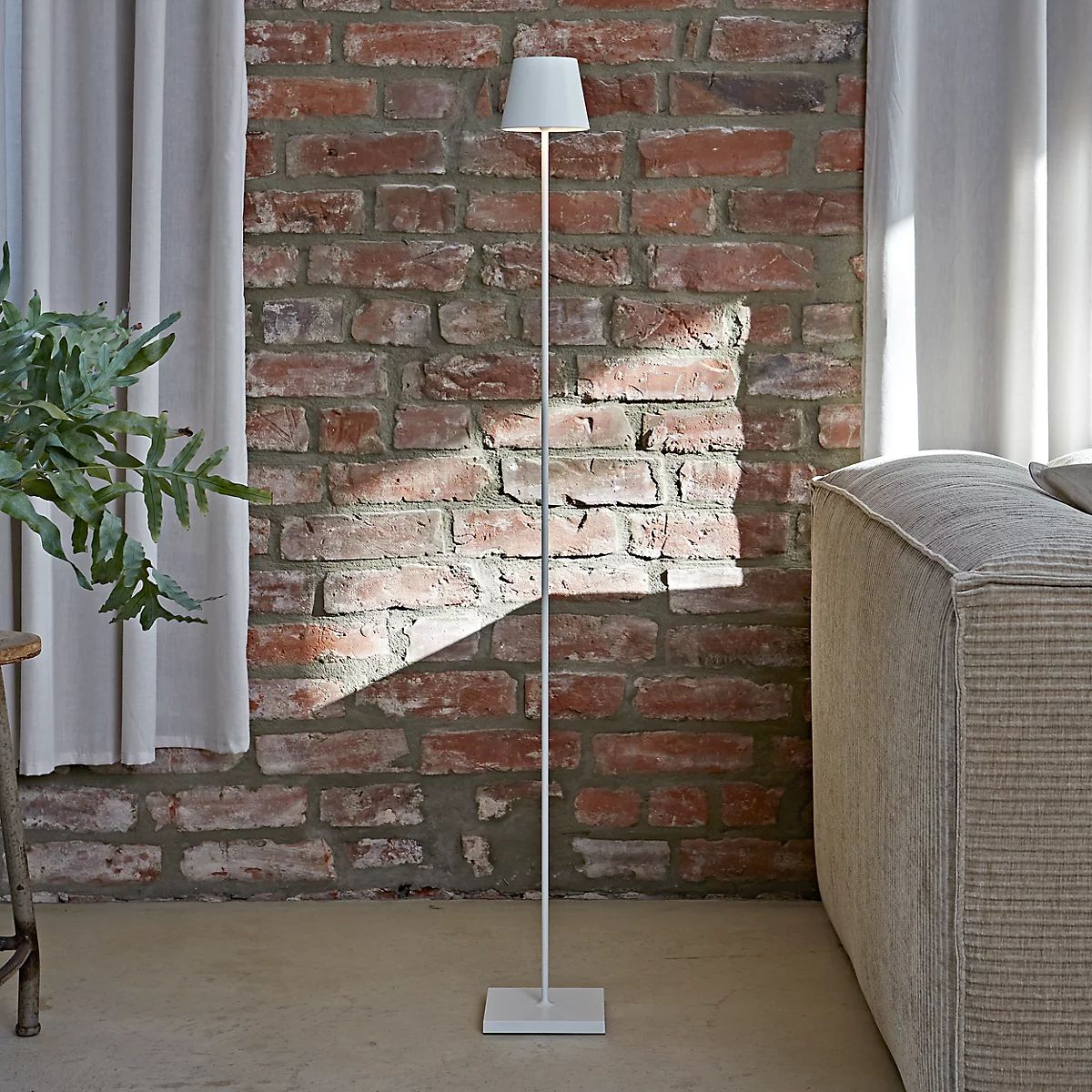 Cordless Stepless Dimmable LED Rechargeable Floor Lamp for Indoor and Outdoor Use