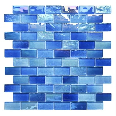 Azulejos de mosaico de piscina azul premium