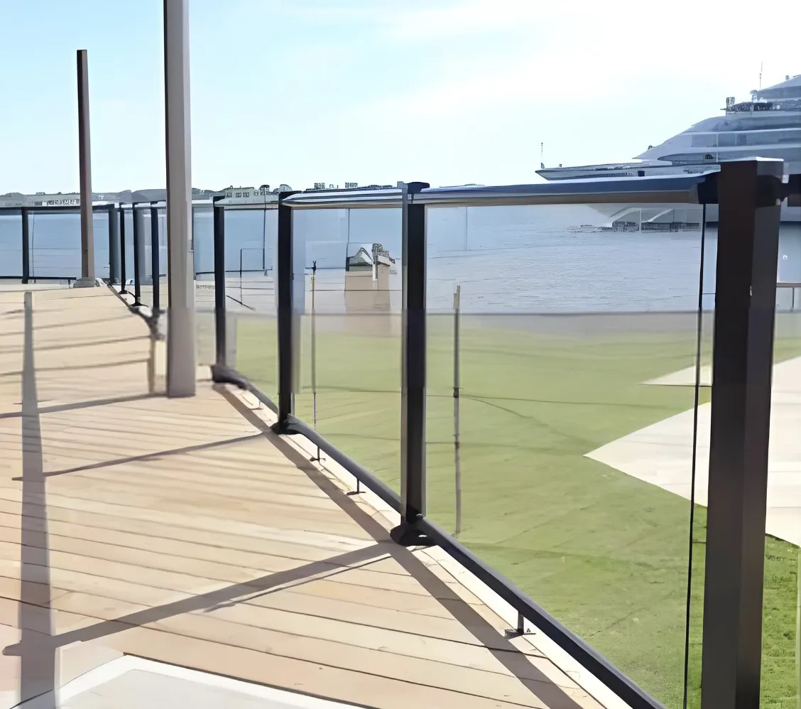 Can Smartart glass railing clips be used for both indoor and outdoor ...