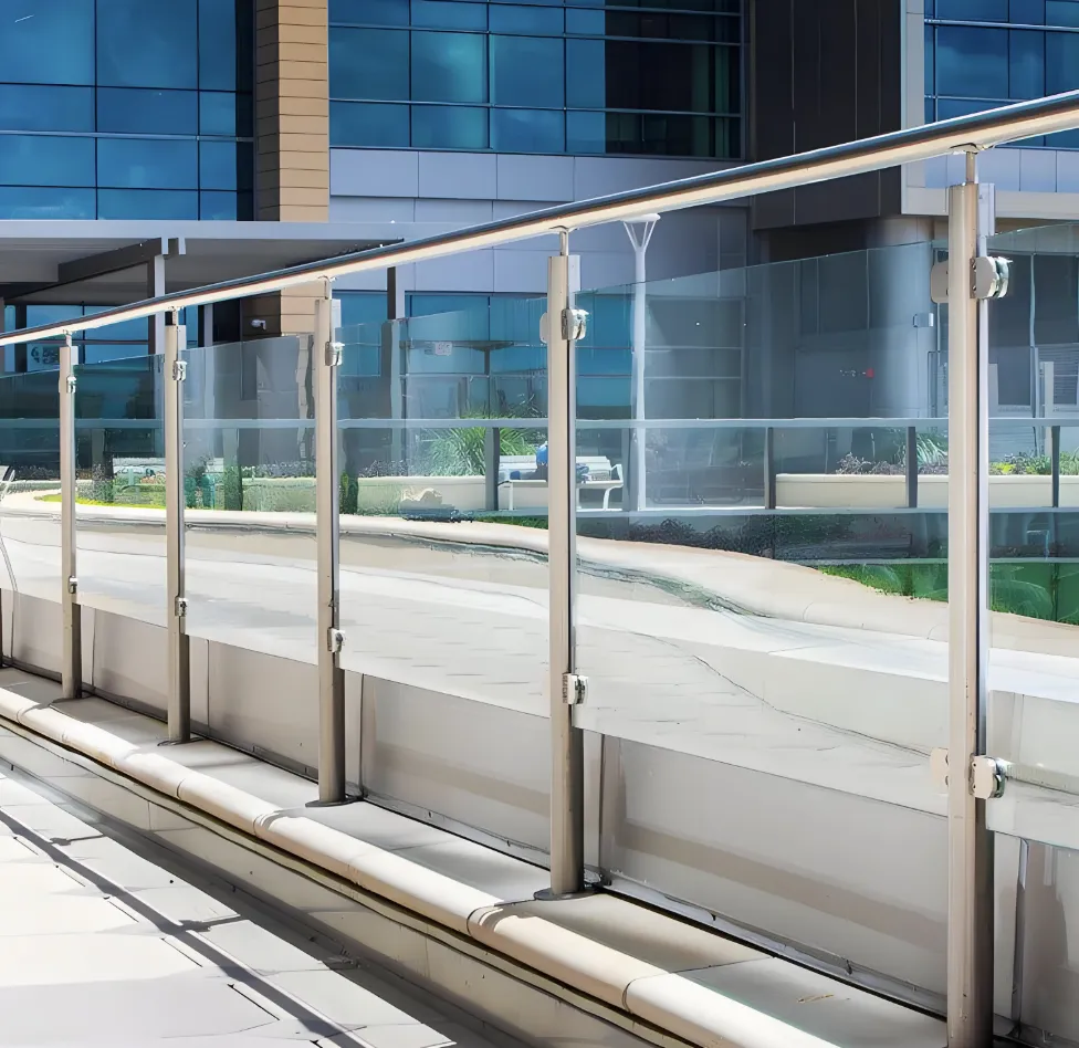 The full-size 360 degree adjustable design of SmartArt glass fixtures