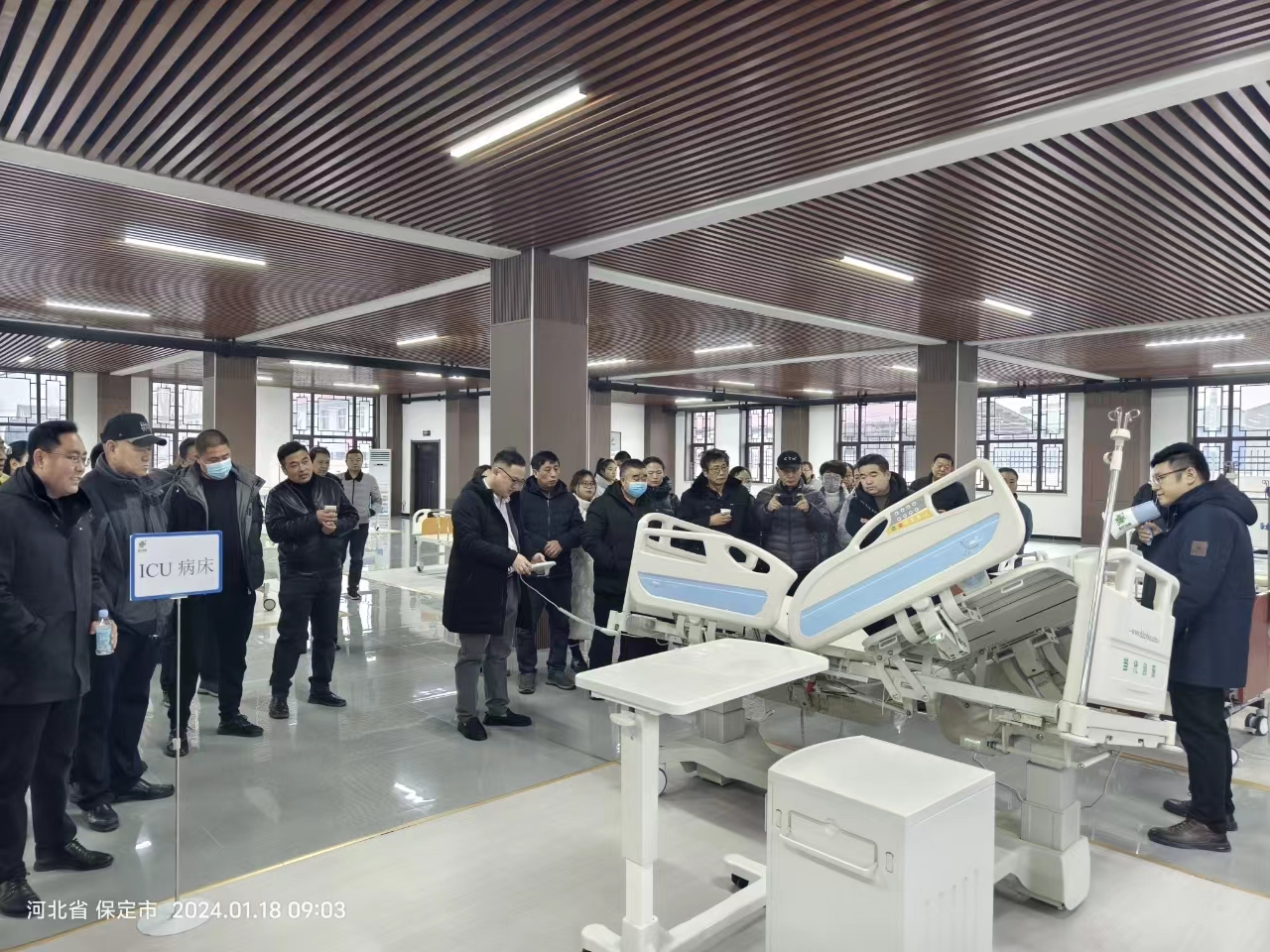 Warmly welcome the business delegation to visit the company