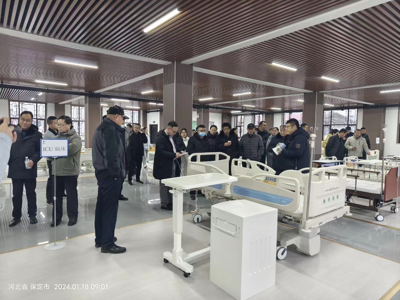 Warmly welcome the business delegation to visit the company