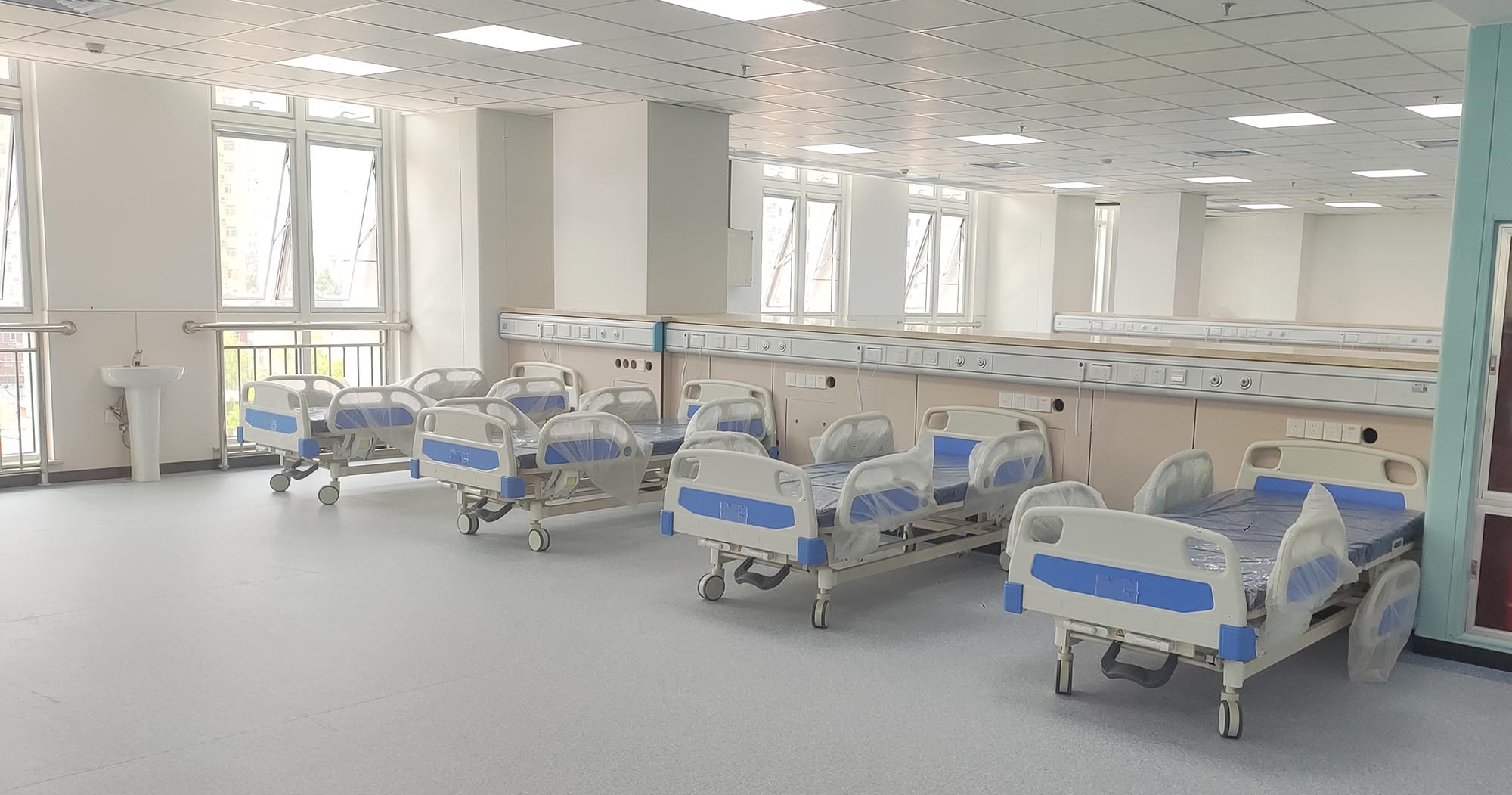 The medical beds in the northern district of the People's Hospital of Dingzhou City have been successfully delivered for use, adding to the health of patients!