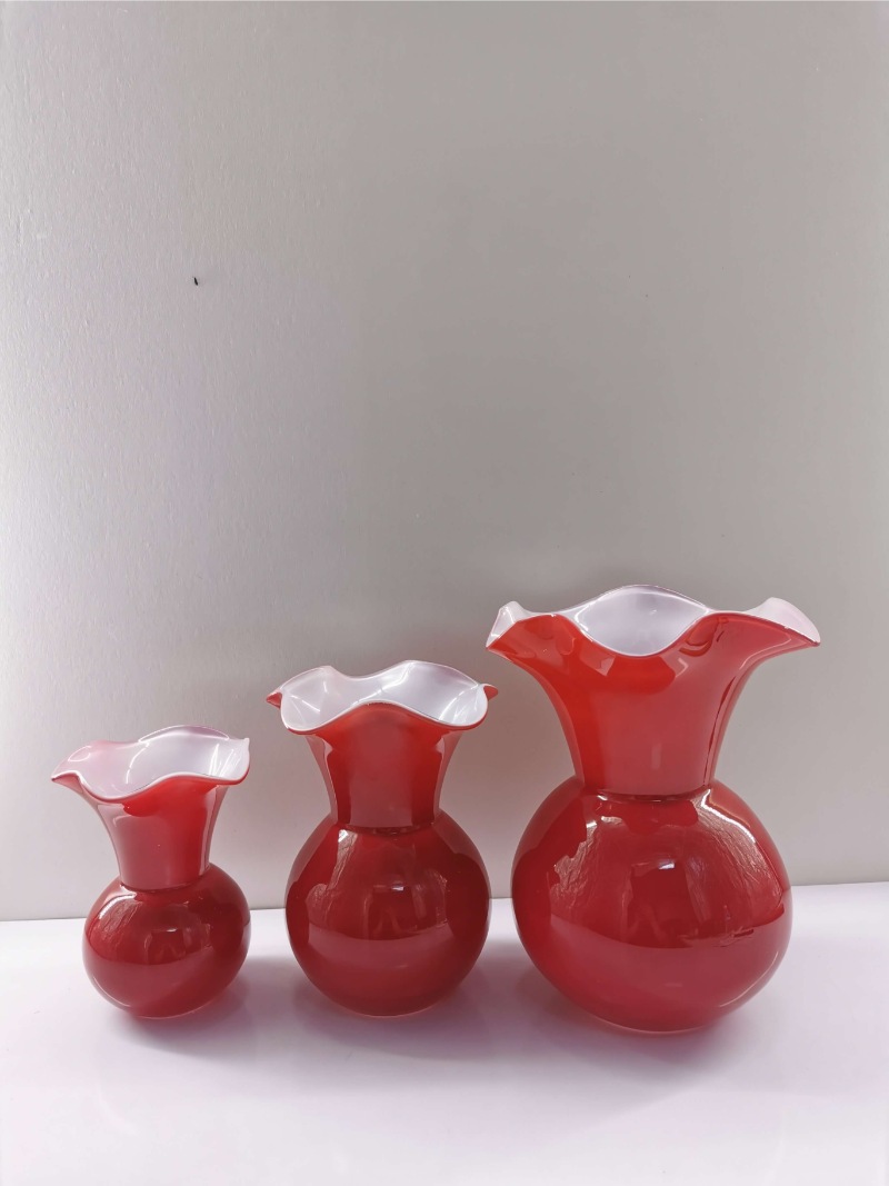 glass vase excellent quality red color vase