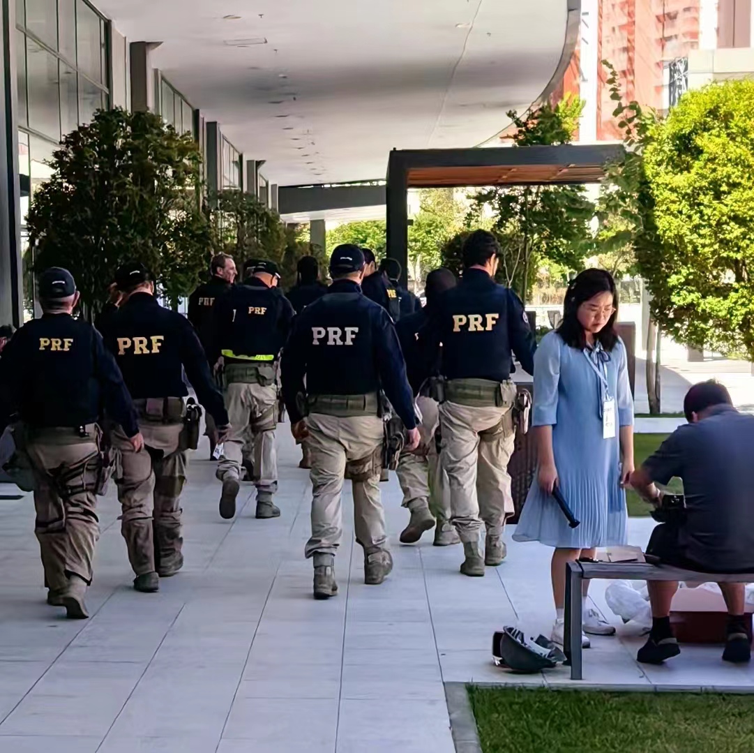 Brazilian Police and Urban Management Officers Patrol with Guns and Bulletproof Vests: A New Measure to Enhance Safety