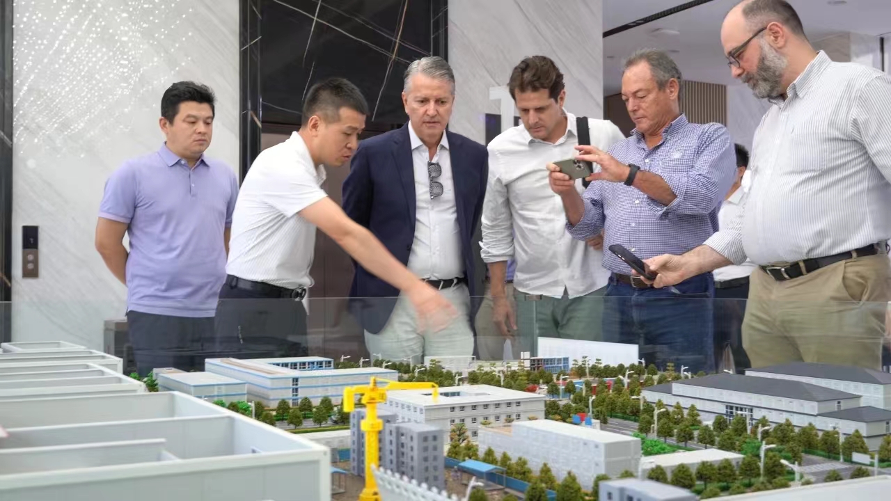 Recently, a delegation from the state of Goyas, Brazil visited Jiaqiang, Hebei for on-site inspection and in-depth exchanges on potential areas of cooperation between the two sides in the future. This