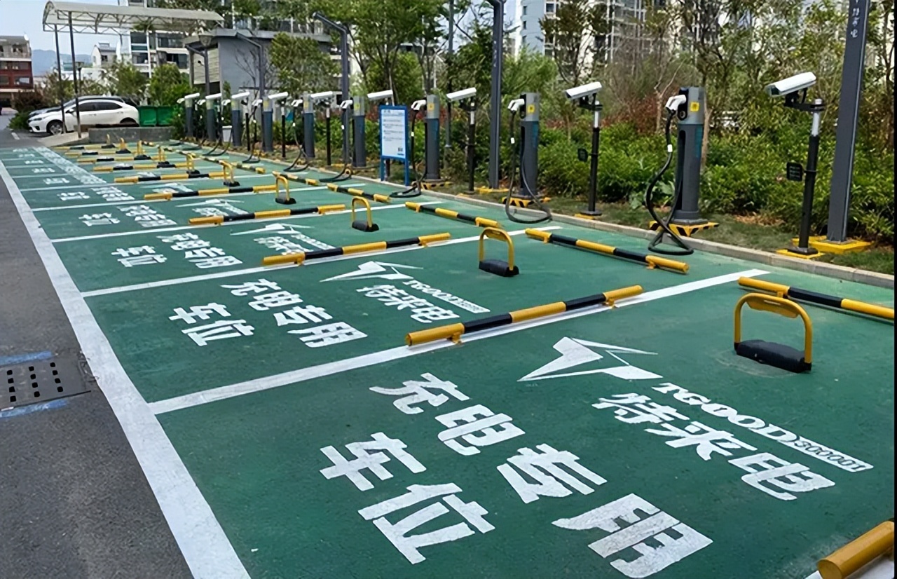 Not only &quot;use it with charger&quot; but also &quot;use it well&quot; - speed up the filling of shortcomings in road network charging infrastructure