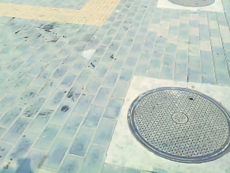 Why install round ductile iron manhole covers on the road?