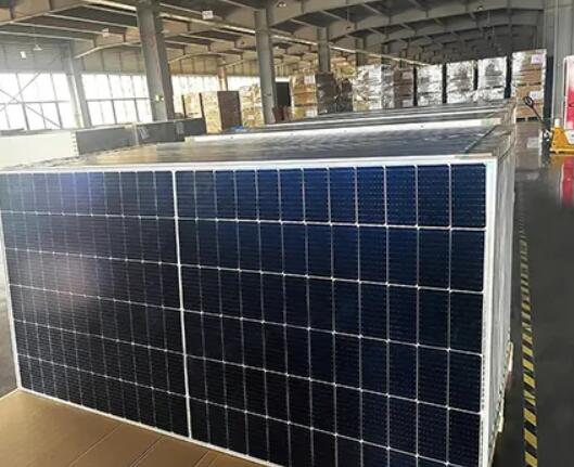 Monocrystalline solar panels