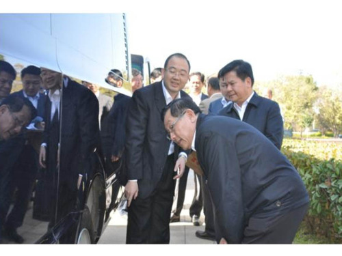 Wan Gang, vicepresidente del comitato nazionale della conferenza consultiva politica del popolo cinese e ministro della scienza e della tecnologia, ha fatto visita ai veicoli elettrici di Changjiang