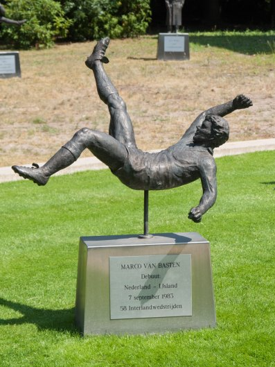 Top 15 Best Football figures Statues Around the World