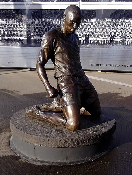 Top 15 Best Football figures Statues Around the World
