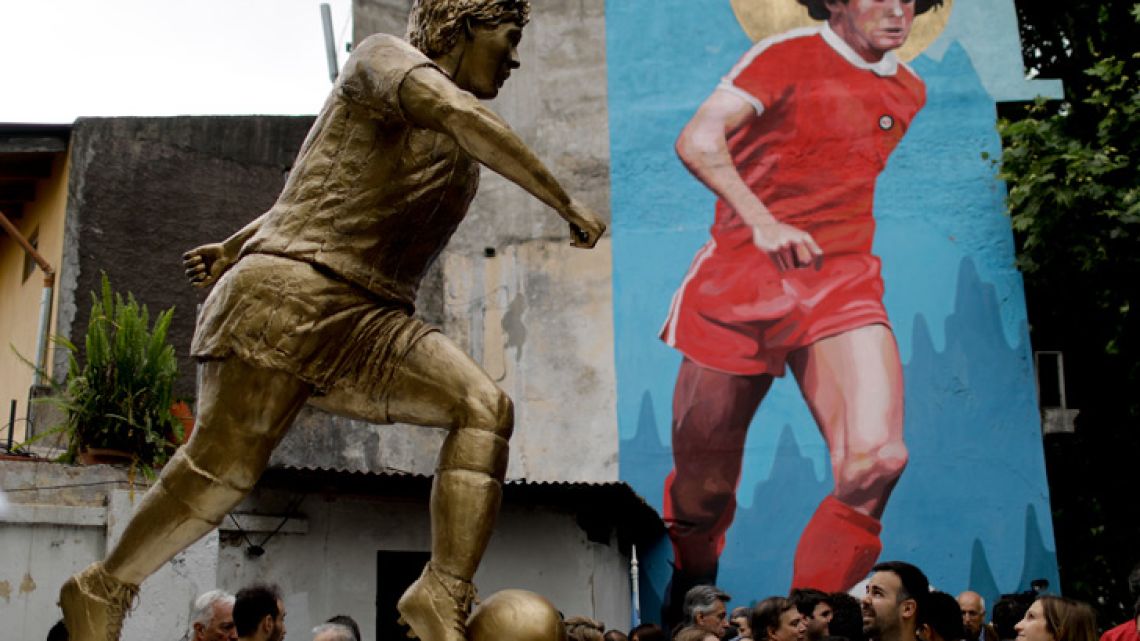 Top 15 Best Football figures Statues Around the World