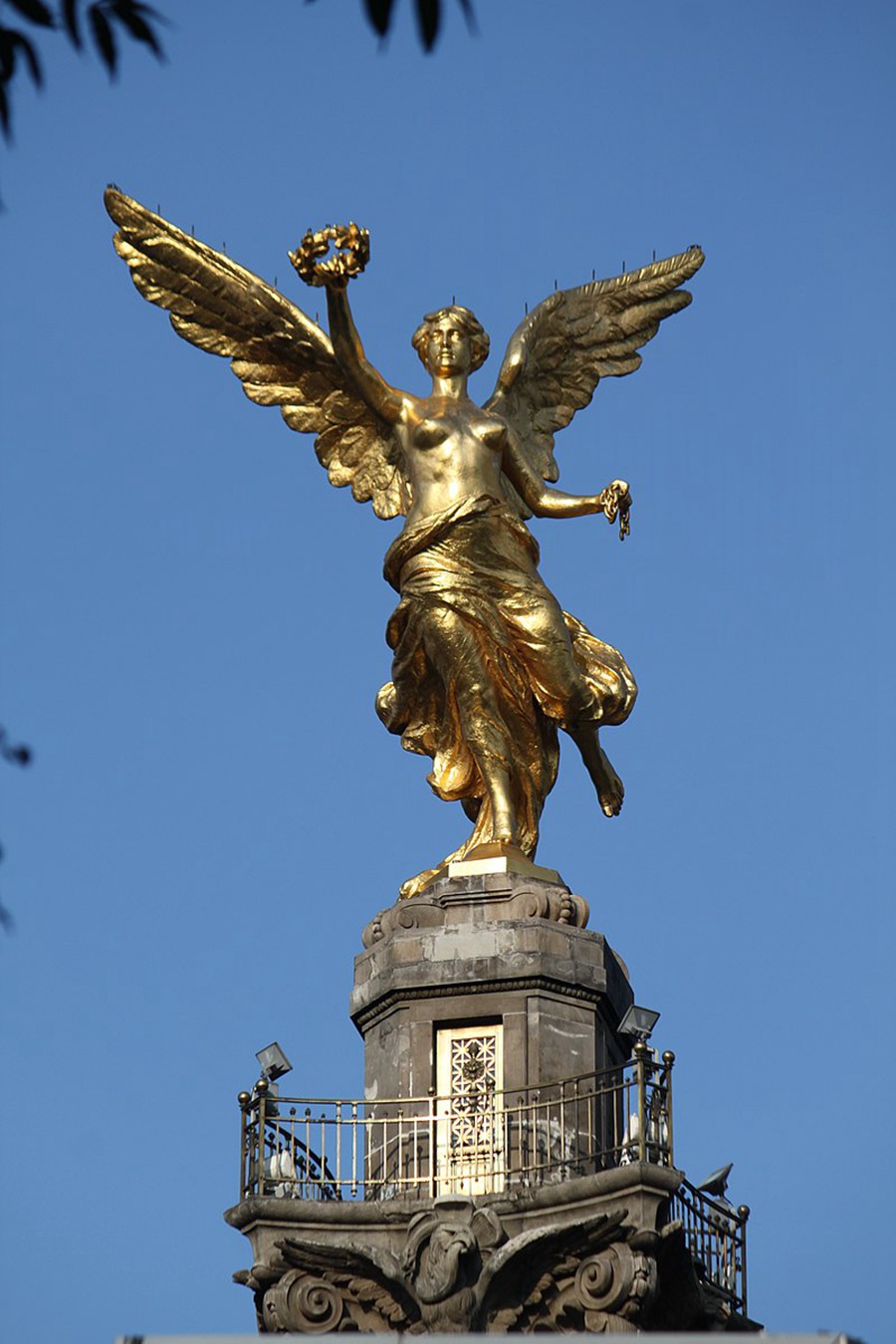 Top 10 Famous Angel Statues and the Stories Behind Them