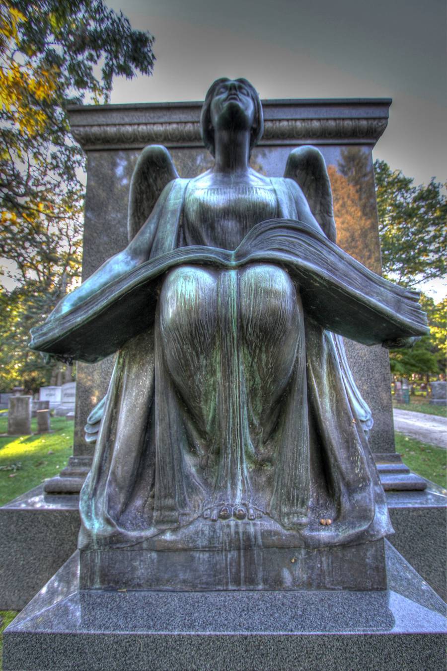 Top 10 Famous Angel Statues and the Stories Behind Them