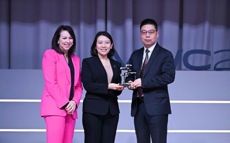 China Mobile Qinghai, together with Huawei's innovative RuralStar Plus solution, won the GSMA GLOMO Award for “Best Mobile Innovation in Emerging Markets”.