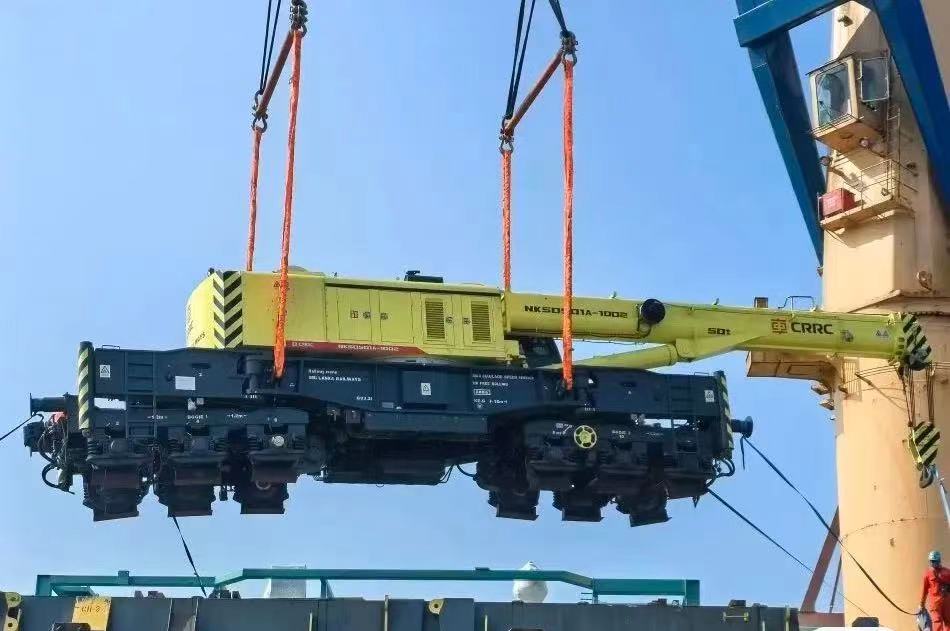 Technological innovation and future trends in the crane industry