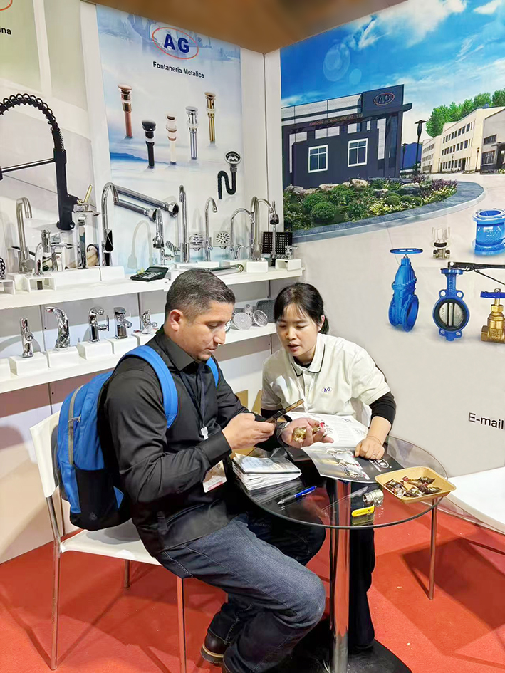 AG Curtain Rod Company shone brightly at the International Home Decoration Exhibition in Colombia