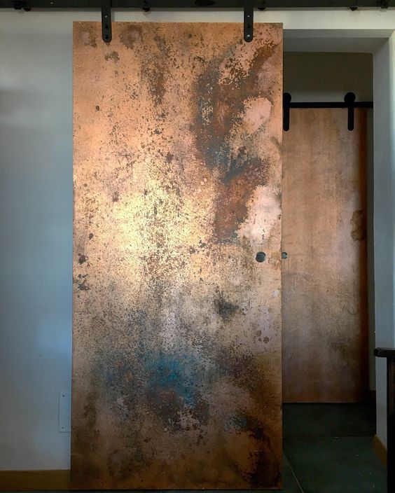 The collision of the texture of time and technology: exploring the unique charm of old stainless steel