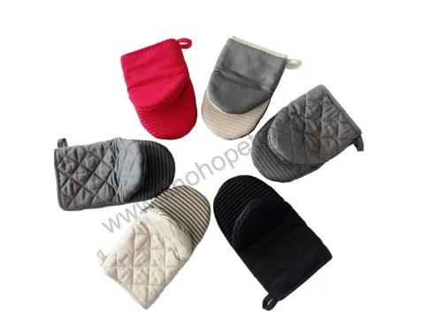 Differences Between Cotton, Silicone, and Neoprene Oven Mitts