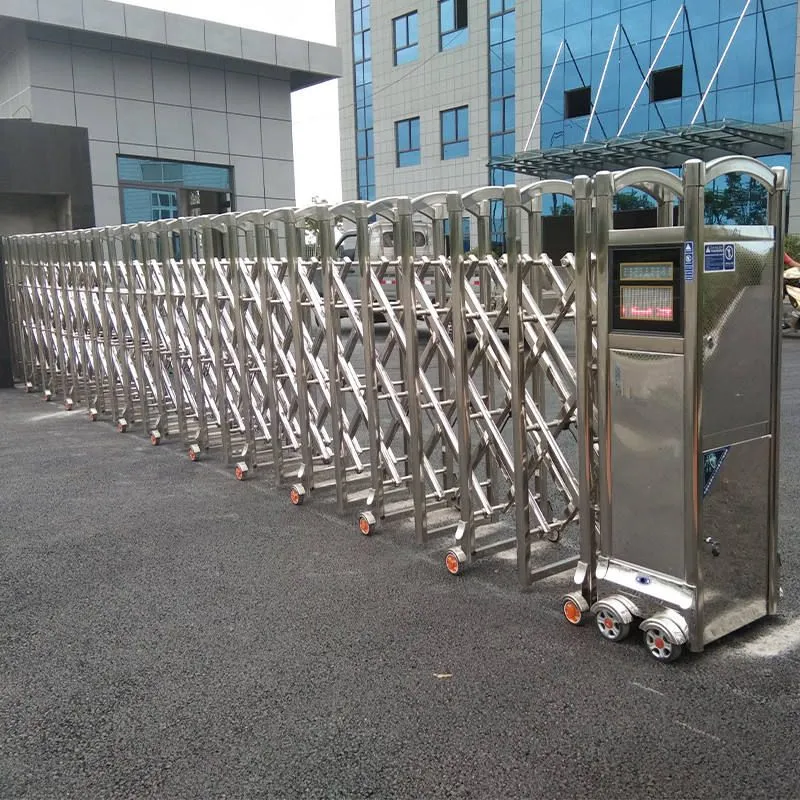 Retractable folding gate