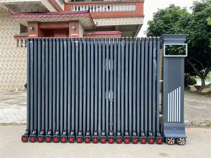 Automatic retractable sliding fence gate