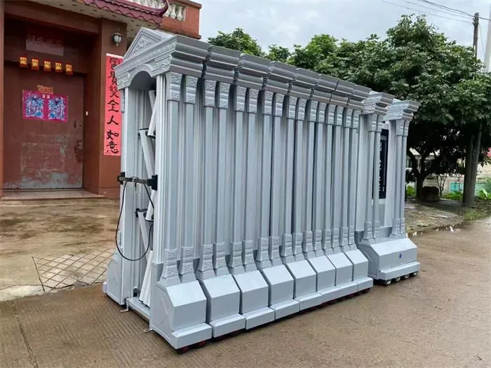 Automatic retractable sliding fence gate