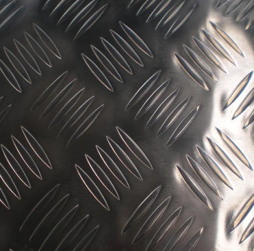 Aluminum plate is a non-ferrous, versatile, durable product crafted