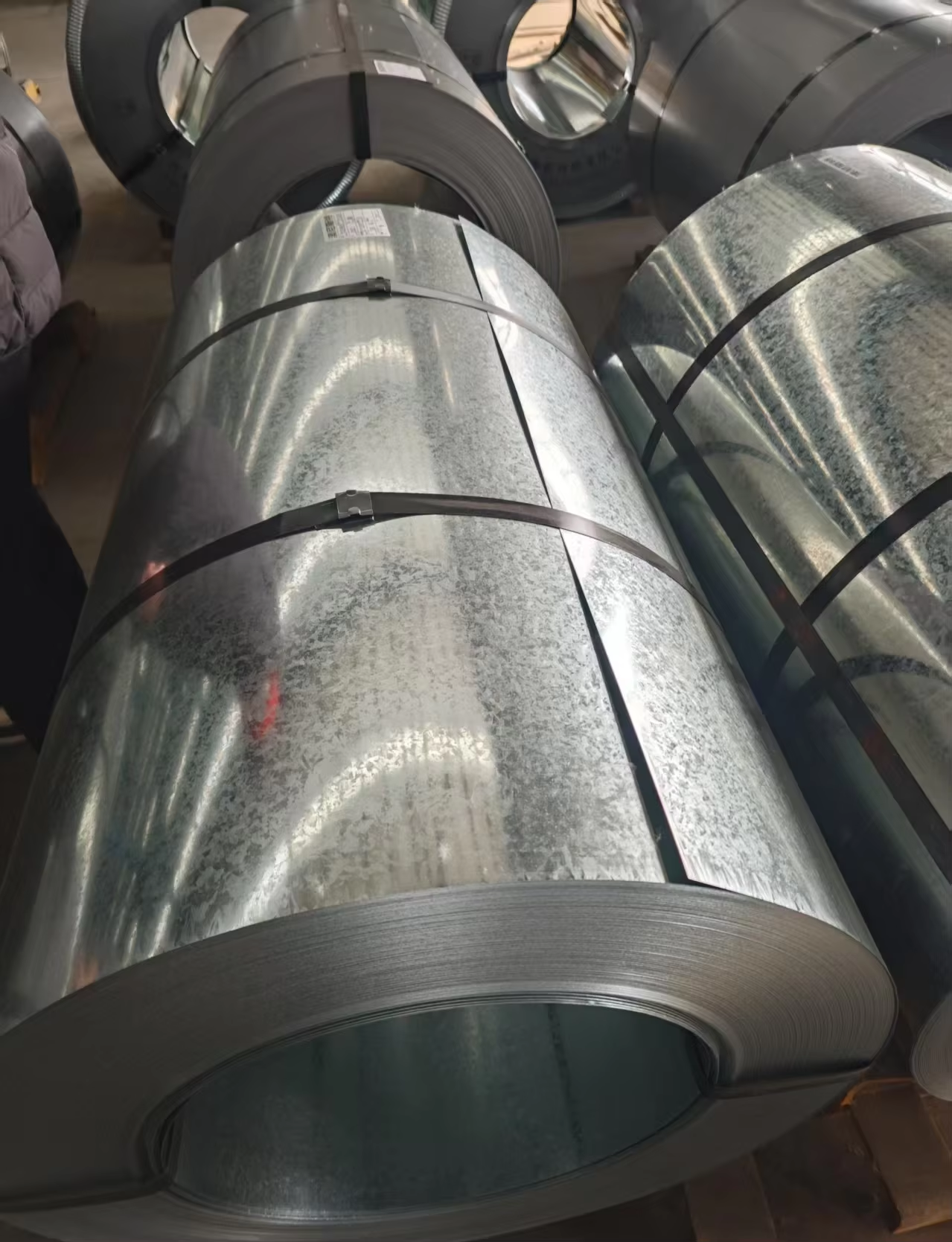 Galvanized steel coil stands out among many materials for its unique advantages.