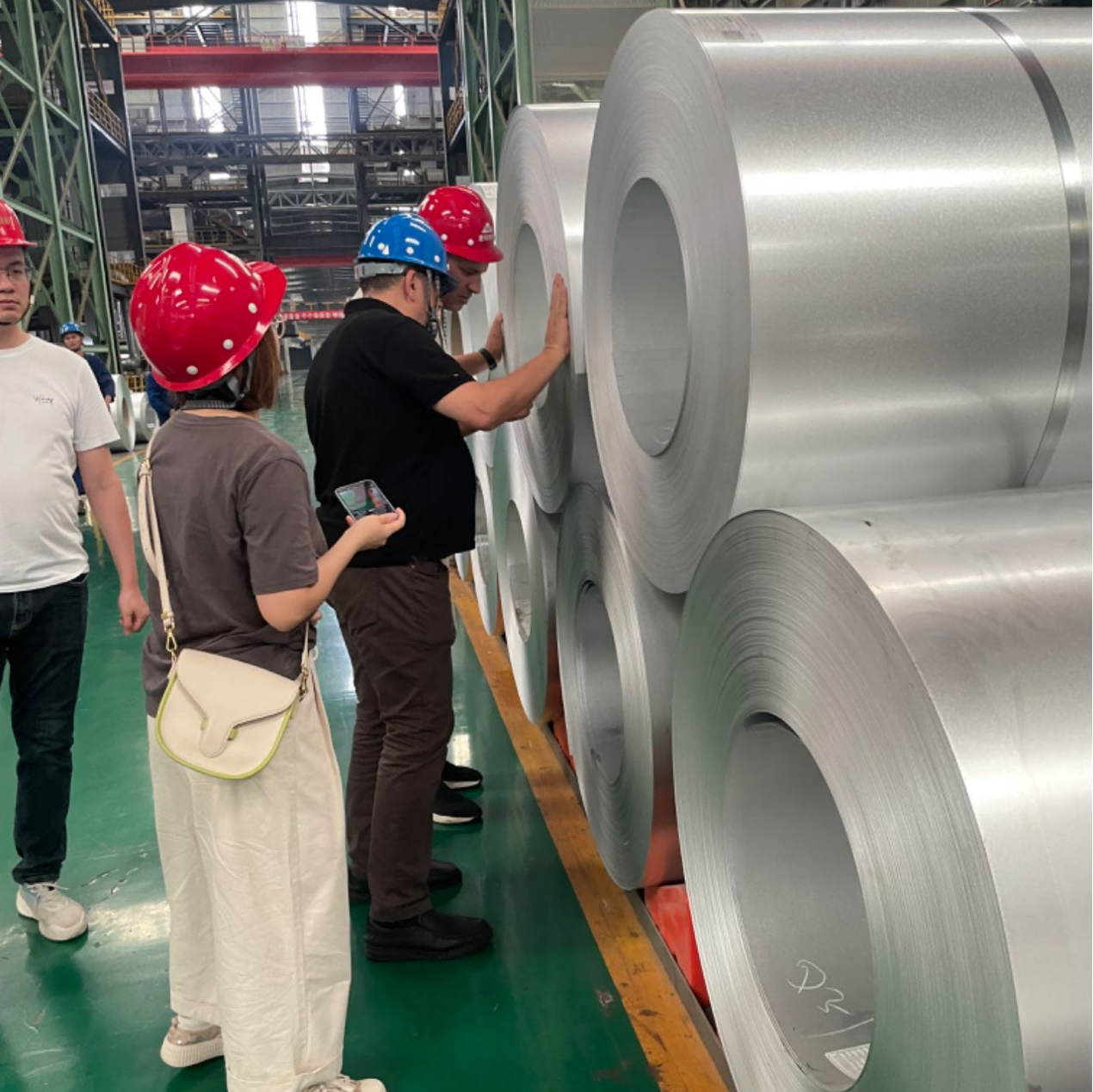 Al-Zn coated steel coil is a steel product featuring a surface coating of aluminum-zinc alloy