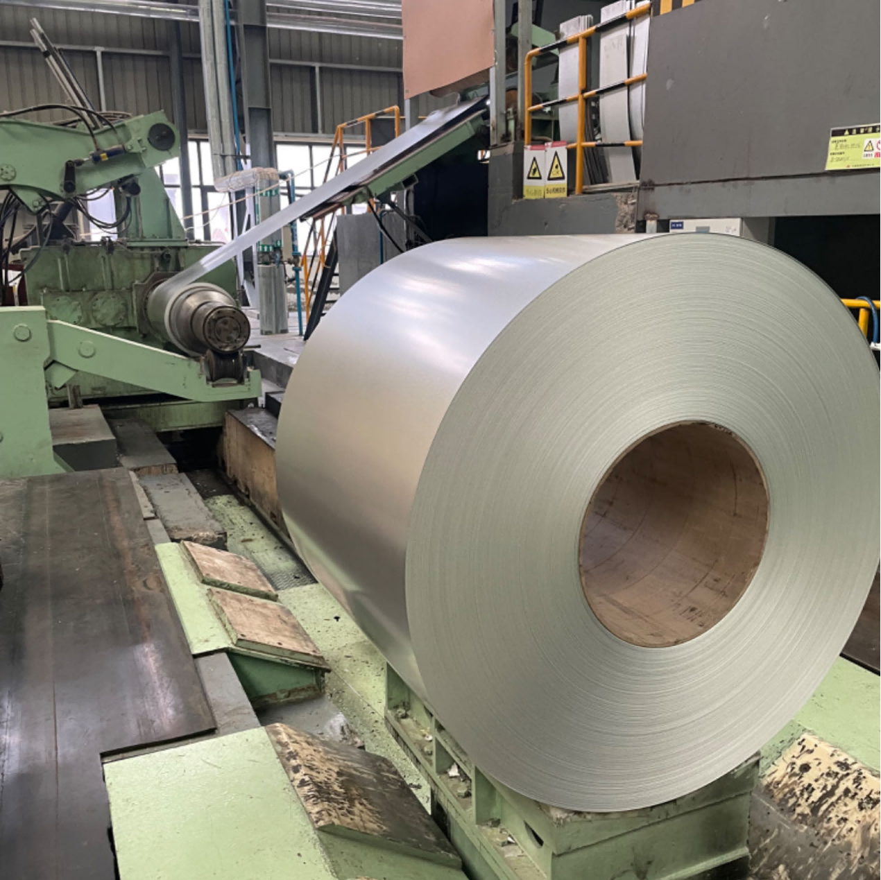 Al-Zn coated steel coil is a steel product featuring a surface coating of aluminum-zinc alloy