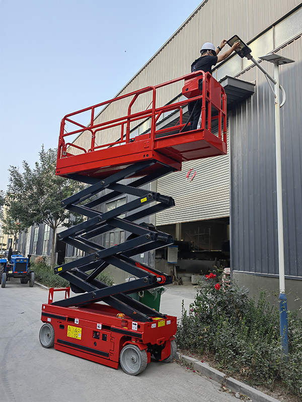 Usage of self-propelled scissor lift