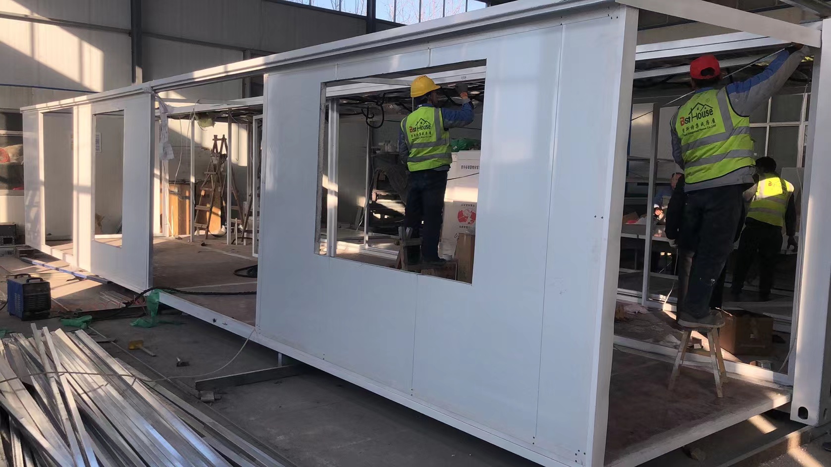 Flat-Pack Container House