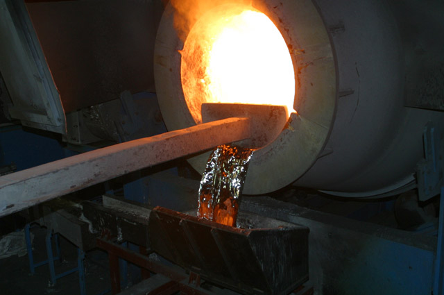 Enhancing Aluminum Melting Processes with Tilting Aluminum Melting Furnaces