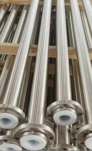 Advantages and Applications of PTFE Lined Pipes