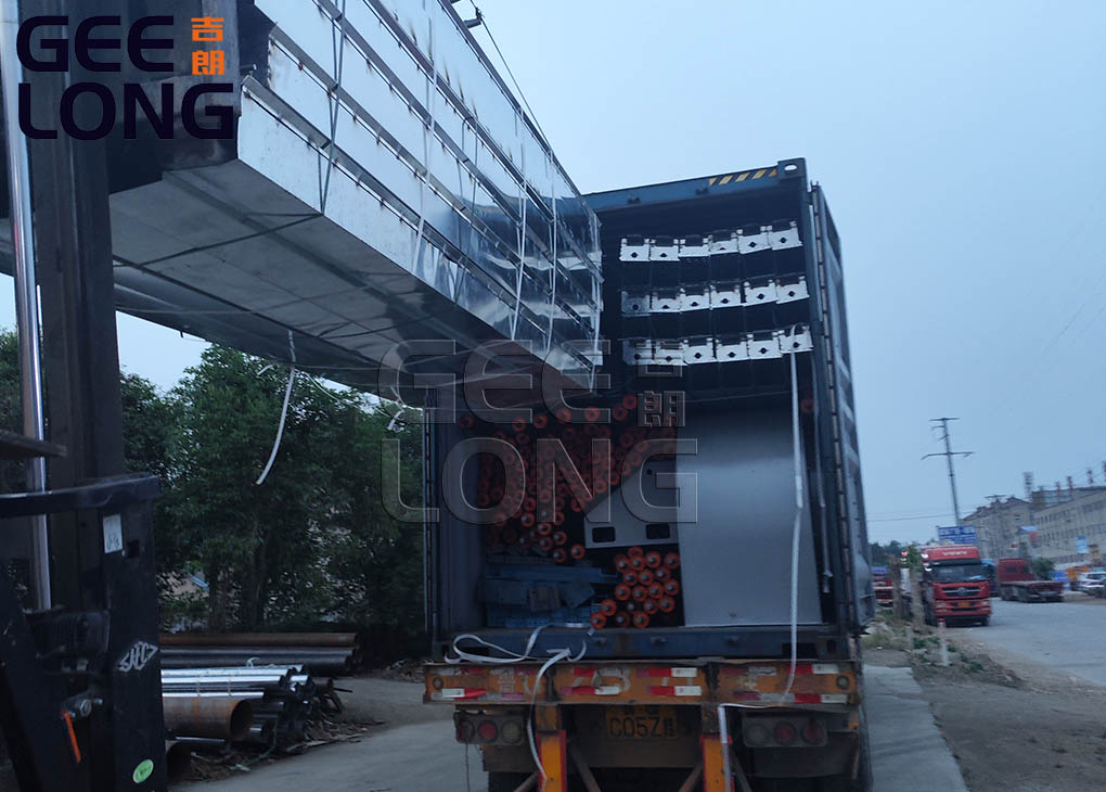 China roller type veneer dryer machine exported to Russia by shandong geelong machinery company