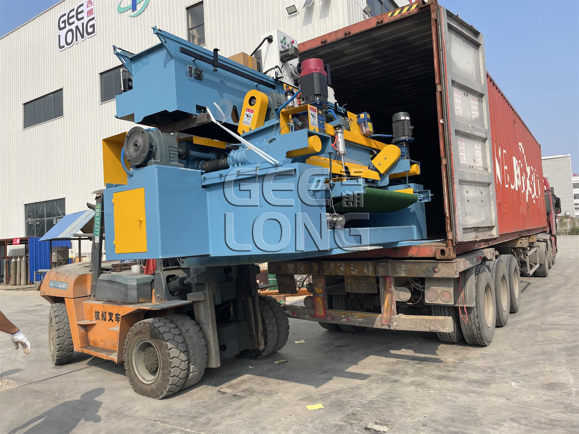 geelong exported the 5ft veneer peeling machine line,veneer edge grinding machine and veneer scarf jointing machine