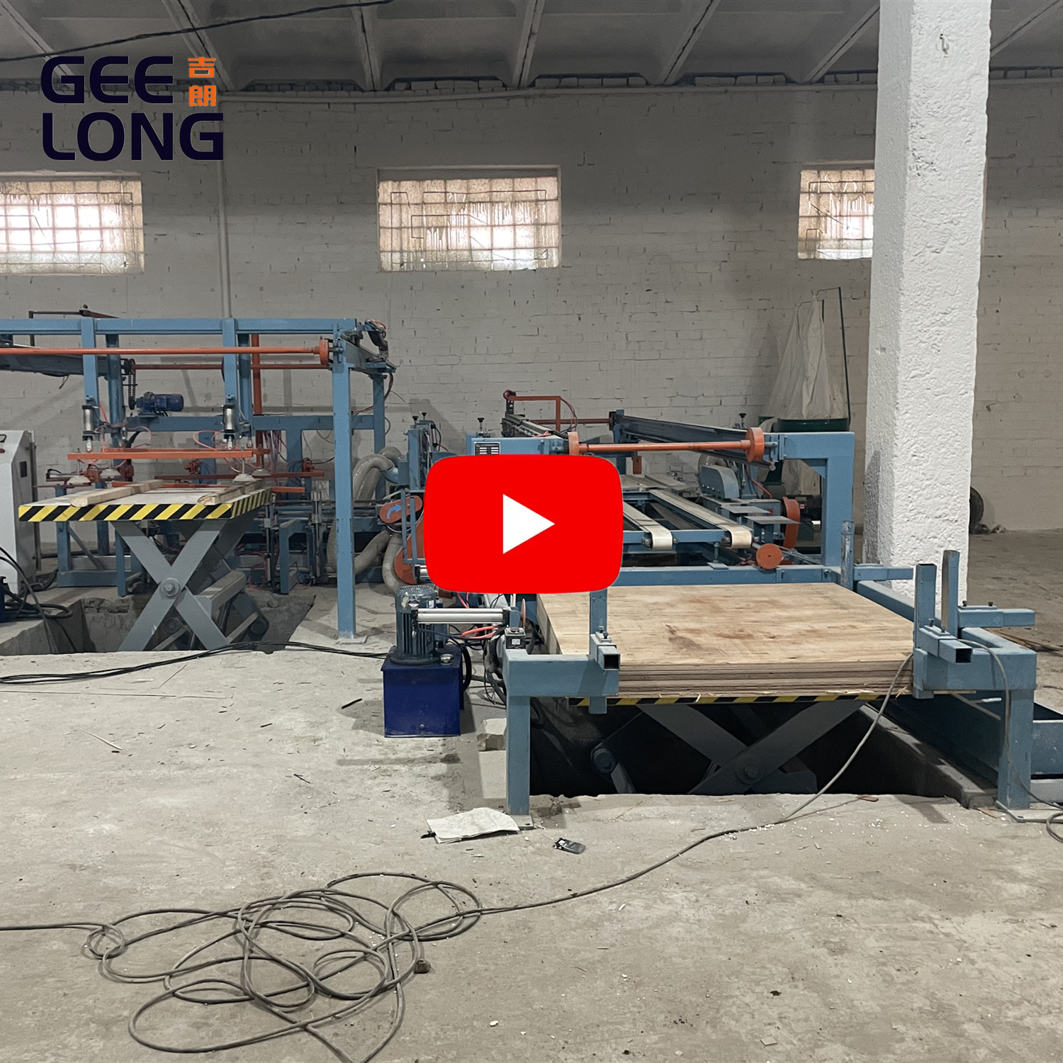 Automatic plywood DD saw