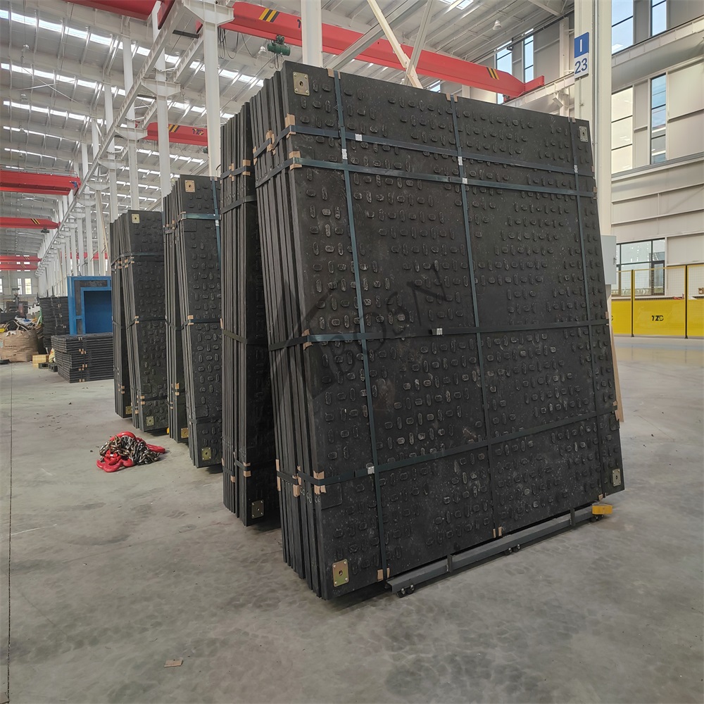 Heavy duty rig mat UHMWPE plastic mat used in the Oil & Gas